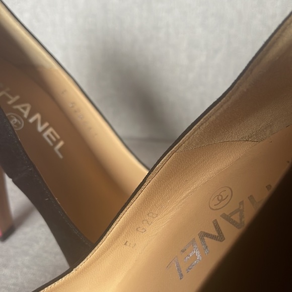 Authentic Chanel Pumps size 35C - Picture 8 of 12